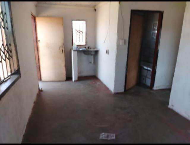 2 BEDROOM HOUSE FOR SALE IN WINTERVELDT WARD 3